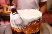 ببینید| غذای خیابانی در آمریکا؛ تهیه چیز کیک موز در نیویورک