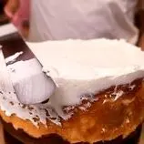 ببینید| غذای خیابانی در آمریکا؛ تهیه چیز کیک موز در نیویورک