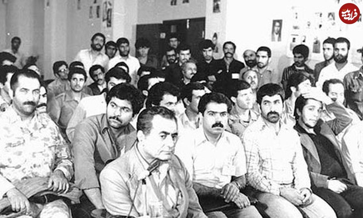 عکس؛ سفر به تاریخ؛ چهرۀ «دکتر کمالی، شکنجه‌گر بی‌رحم ساواک» بعد از دستگیری در دادگاه؛ سال 58