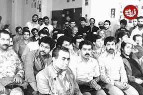 عکس؛ سفر به تاریخ؛ چهرۀ «دکتر کمالی، شکنجه‌گر بی‌رحم ساواک» بعد از دستگیری در دادگاه؛ سال 58