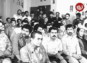 عکس؛ سفر به تاریخ؛ چهرۀ «دکتر کمالی، شکنجه‌گر بی‌رحم ساواک» بعد از دستگیری در دادگاه؛ سال 58