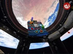 بشریت در حال زندگی در یک دروغ است