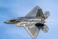 عکس؛ چرا جنگنده F-22 رپتور دارای سایبان طلایی است؟