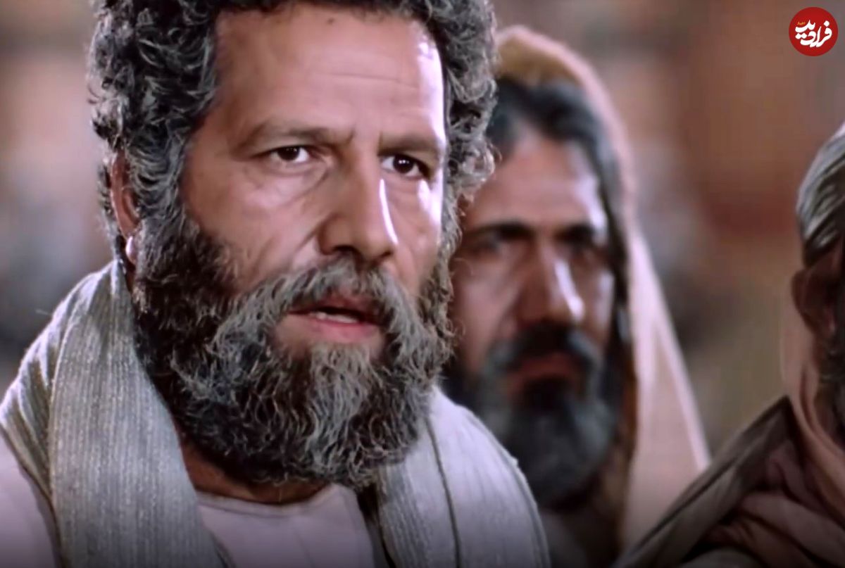 عکس| سفر در زمان؛ «یهودا» سریال یوسف پیامبر در حال گفتگو با یک خبرنگار؛ سال 96
