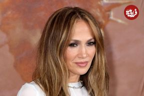 عکس| سفر در زمان؛ «جنیفر لوپز» در حال ورود به فرودگاه لس آنجلس؛ سال 1375