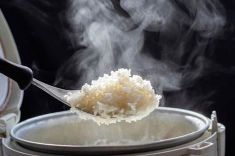 برنج را با این روش سریع و خوشمزه درست کنید