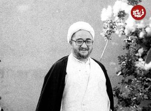 عکس؛ سفر در زمان؛ «محمدصادق خلخالی در کنار هلیکوپتر در سفر شیراز»؛ دهه 60