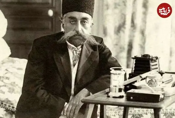 عکس| سفر زمان؛ مظفرالدین شاه قاجار پشت پنجرۀ هتل اینترناسیونال در فرانسه؛ 124 سال قبل