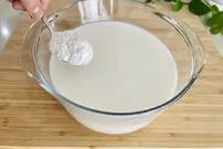 (ویدئو) نحوه درست کردن ماست سنگی در خانه به سبک آشپز اماراتی