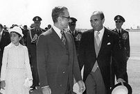 سفر در زمان؛ یادداشت‌های علم، شنبه ۶ خرداد ۱۳۵۱: از این نظامی ها اطمینان ندارم؛ می‌ترسم به جای کلاه سر بیاورند