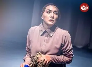 عکس| سفر زمان؛ «هانیه توسلی» در حال دریافت تقدیرنامه از «ضرغامی»؛ دهه 80