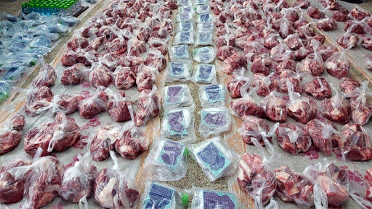 (عکس) توزیع گوشت قربانی بین مردم افغانستان توسط طالبان