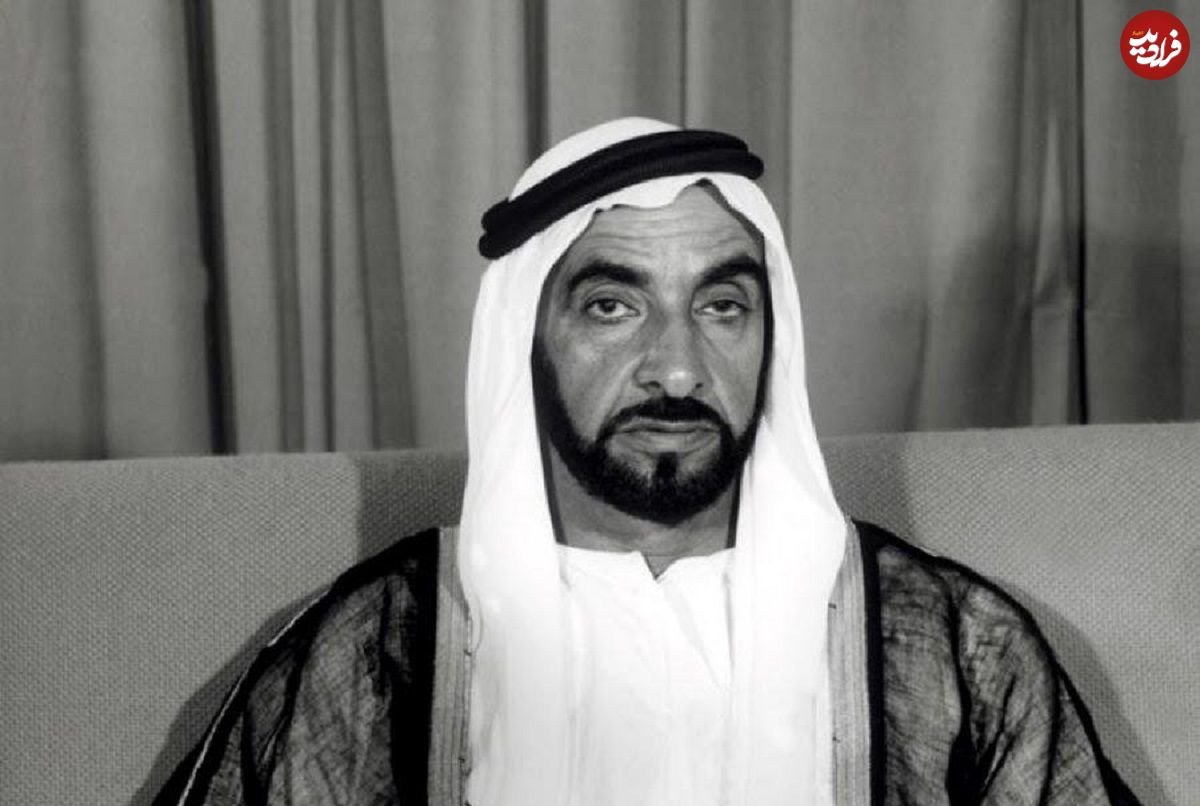عکس| سفر در زمان؛ «شیخ زاید، بنیانگذار امارات» در حال صحبت با تلفن در لندن؛ سال 1334