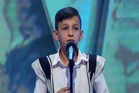 (ویدئو) بازگشت خواننده عصر جدید به صحنه پس از حادثه تلخ