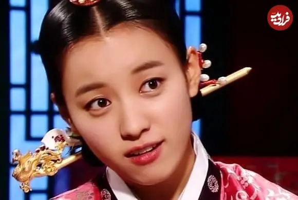 عکس| سفر زمان؛ تیپ و چهرۀ «دونگ‌یی» در فیلم کره‌ای «زیبایی درون»؛ سال 1393