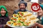 ببینید| غذای روستایی در افغانستان؛ تهیه ساندویچ مرغ و سبزیجات در روستا