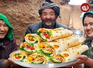 ببینید| غذای روستایی در افغانستان؛ تهیه ساندویچ مرغ و سبزیجات در روستا