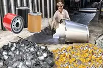 ببینید| فیلتر روغن خودرو چگونه در کارگاهی در پاکستان تولید می شود؟