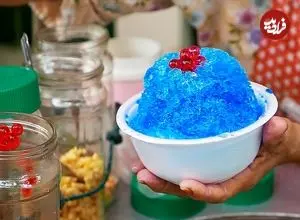 ببینید| غذای خیابانی در تایلند؛ برش نارگیل و تهیه بستنی رنگارنگ با آن در بانکوک