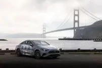 مرسدس بنز رانندگی بدون دست در شهر را با چند شرط ممکن می‌کند