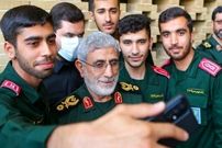 عکس؛ سفر به تاریخ؛ «سردار قاآنی» در بیمارستان بعد از مجروحیت در جبهه؛ دهۀ 60