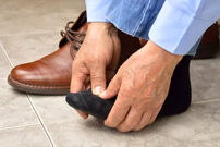 ۷ راهکار ساده برای گشاد کردن کفش تنگ به توصیه متخصصان