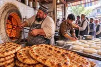 ببینید| غذای خیابانی در افغانستان؛ مراحل پخت نان سنتی در کابل