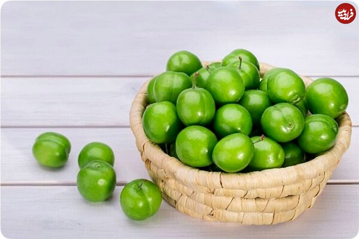 اتفاقی که بعد از مصرف زیاد گوجه سبز در بدن میافتد