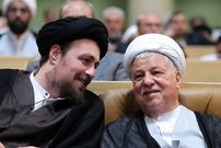 عکس؛ سفر به تاریخ؛ گریۀ «سید حسن خمینی» در کنار پیکر «هاشمی رفسنجانی»؛ سال 95