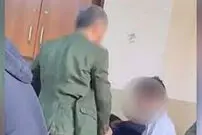 (ویدیو) ضرب و شتم وحشیانه یک دانش آموز توسط معلم با کتاب درسی