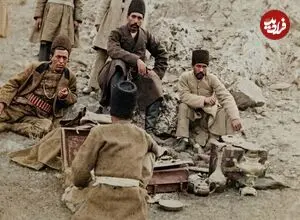 تصاویر| سفر به عصر قاجار؛ از «سفرۀ آبگوشت ناصرالدین شاه» تا «عکس یادگاری مارگیرها»