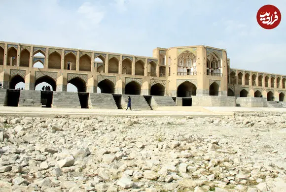 عکس| سفر در زمان؛ نمایی از «پل خواجو و زاینده رود خروشان» در دوران قاجار