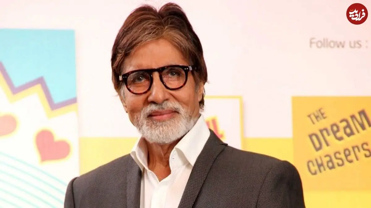 عکس| سفر در زمان؛ «آمیتا باچان» در حال امضا دادن به طرفداران اش در بمبئی؛ سال 1382