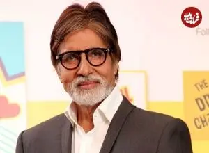 عکس| سفر در زمان؛ «آمیتا باچان» در حال امضا دادن به طرفداران اش در بمبئی؛ سال 1382