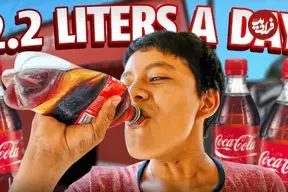 ببینید| کوکاکولا روح و روان مردم این شهر را تسخیر کرد