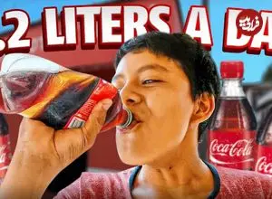 ببینید| کوکاکولا روح و روان مردم این شهر را تسخیر کرد