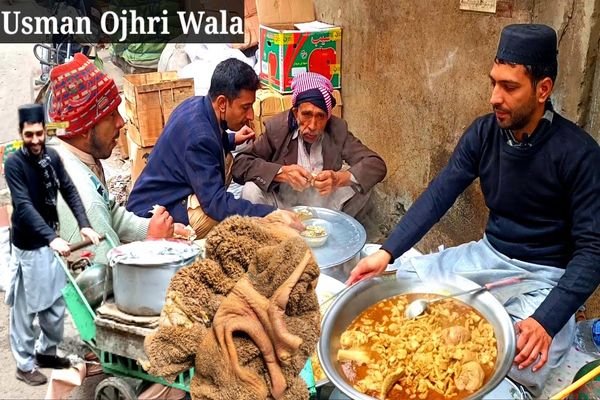 (ویدئو) غذای خیابانی در پاکستان؛ پخت و سرو سیرابی توسط یک جوان 30 ساله