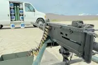 (ویدئو) اگر به یک ون پر از کپسول اکسیژن و پروپان شلیک کنید، چه اتفاقی می افتد؟