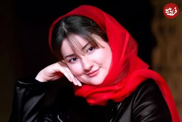 عکس| سفر زمان؛ چهرۀ «فرانک» (سریال سوجان) 7 سال قبل در پشت‌صحنۀ یک تئاتر