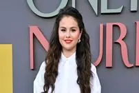 عکس| سفر در زمان؛ «سلنا گومز» در 16 سالگی و در حال قدم زدن در لس آنجلس؛ سال 1386