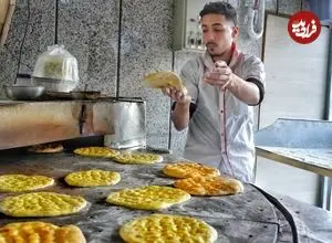 ببینید| غذای خیابانی در ایران؛ مهارت یک نانوا در پخت نان شیرمال در اصفهان