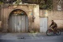 عکس؛ سکوت آجریِ یک خانه تهرانی؛ روایتی از غم و اصالت در عودلاجان