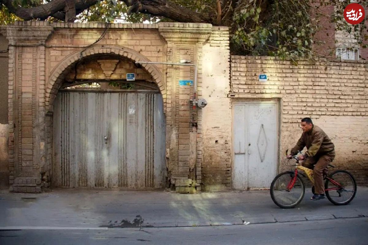 عکس؛ سکوت آجریِ یک خانه تهرانی؛ روایتی از غم و اصالت در عودلاجان