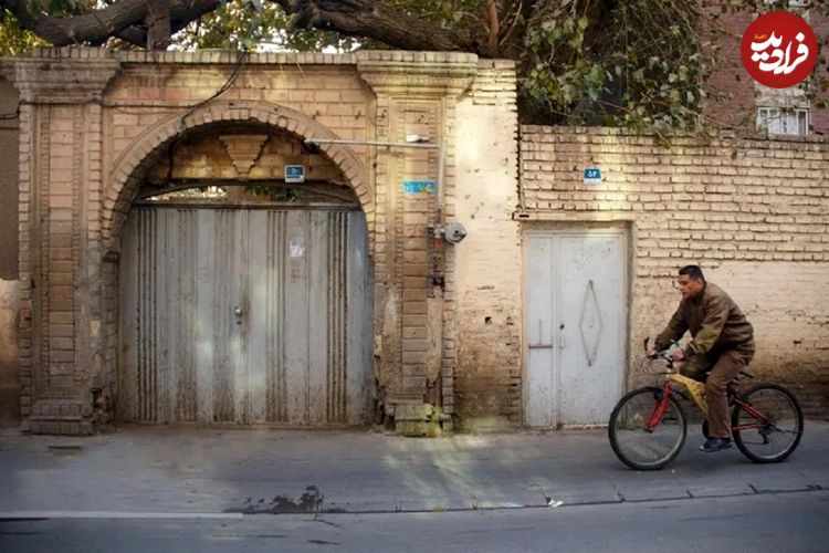 عکس؛ سکوت آجریِ یک خانه تهرانی؛ روایتی از غم و اصالت در عودلاجان