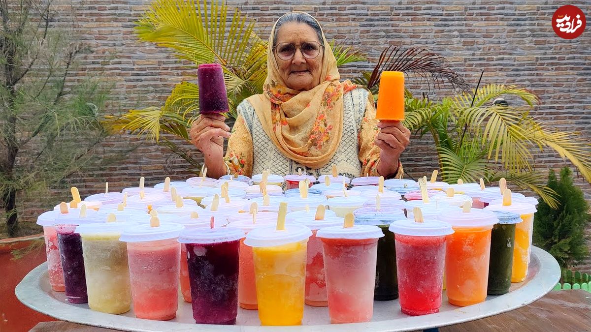 ببینید؛ غذای روستایی در هند؛ تهیه بستنی یخی با میوه هایی مانند پاپایا، انگور و هندوانه