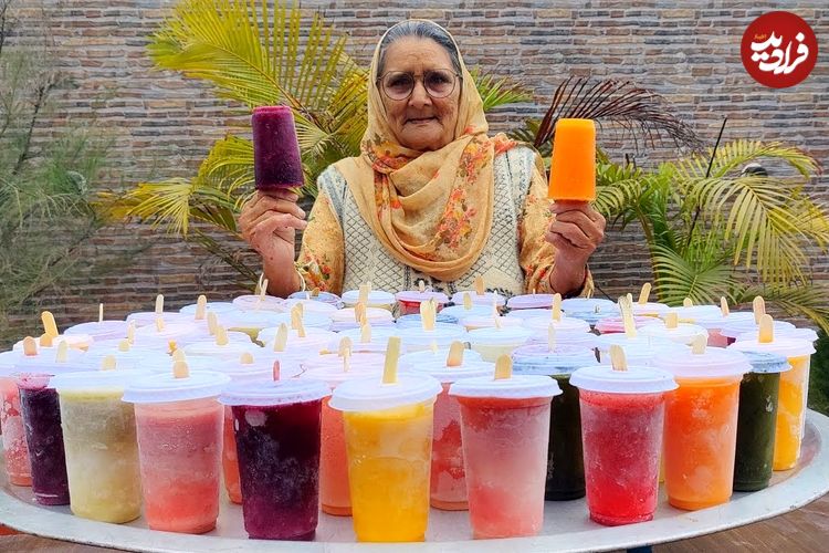 ببینید؛ غذای روستایی در هند؛ تهیه بستنی یخی با میوه هایی مانند پاپایا، انگور و هندوانه