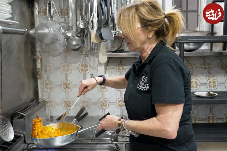 ببینید؛ غذای خیابانی در ایتالیا؛ پخت اسپاگتی سنتی توسط سرآشپز مشهور در رم 