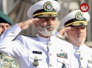 عکس؛ سفر به تاریخ؛ بازدید شبانۀ «سرلشکر موسوی» از یگان چتربازهای ارتش؛ سال 1398