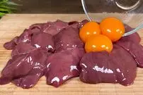 (ویدئو) آلمانی ها با 500 گرم جگر مرغ و سه تخم مرغ این غذای خوشمزه را طبخ می کنند