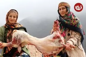 ببینید| غذای روستایی در ایران؛  کباب کردن بره کامل روی آتش و در هوای مه آلود روستا
